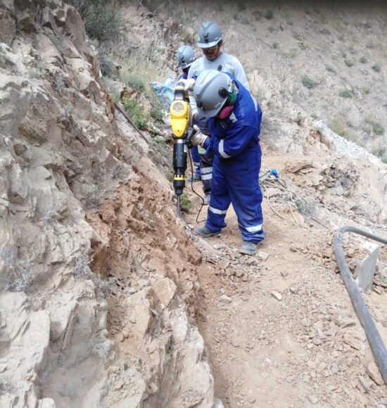 Construcción de accesos en las unidades mineras